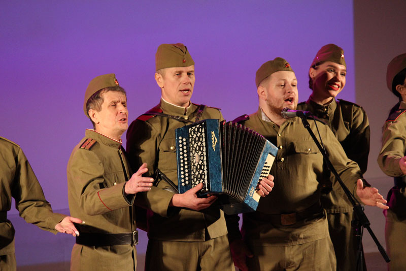 Артисты ансамбля «Прикамье» надели военную форму