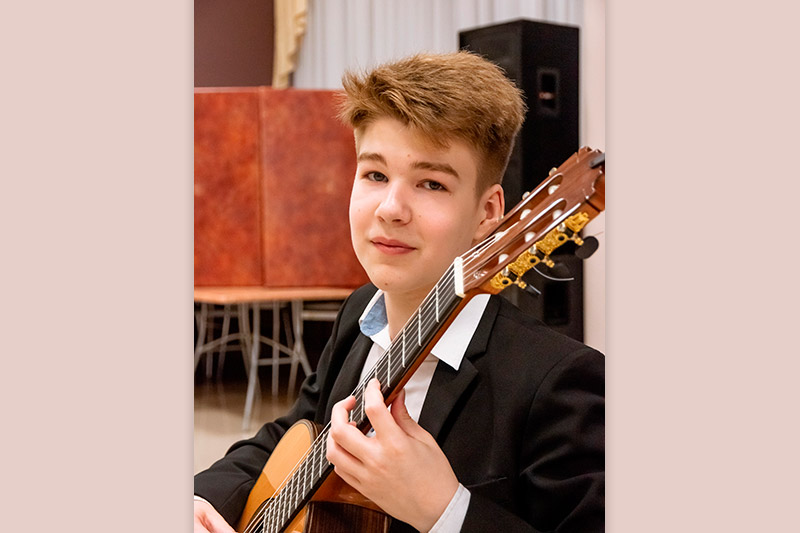 Пятнадцатилетний гитарист-виртуоз побеждает на международных конкурсах