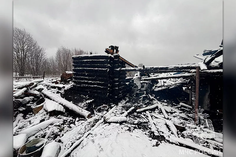 Дом сгорел, дверь оплавилась