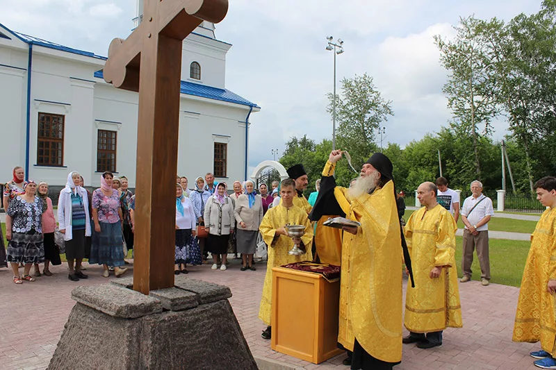 Церковный некрополь