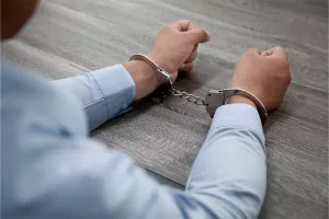 Похитил деньги из кассы
