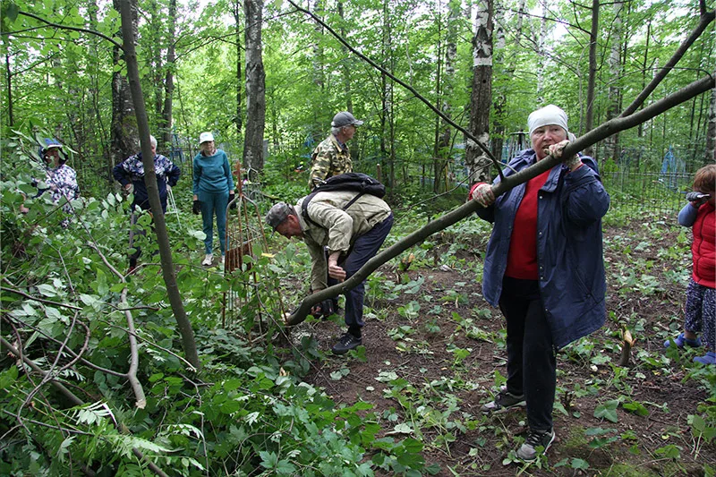 Начали с уборки
