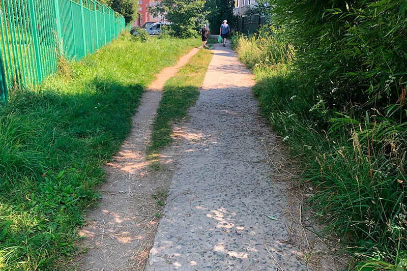 Нет дела до тротуара