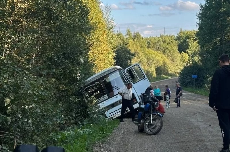 Автобус в кювете