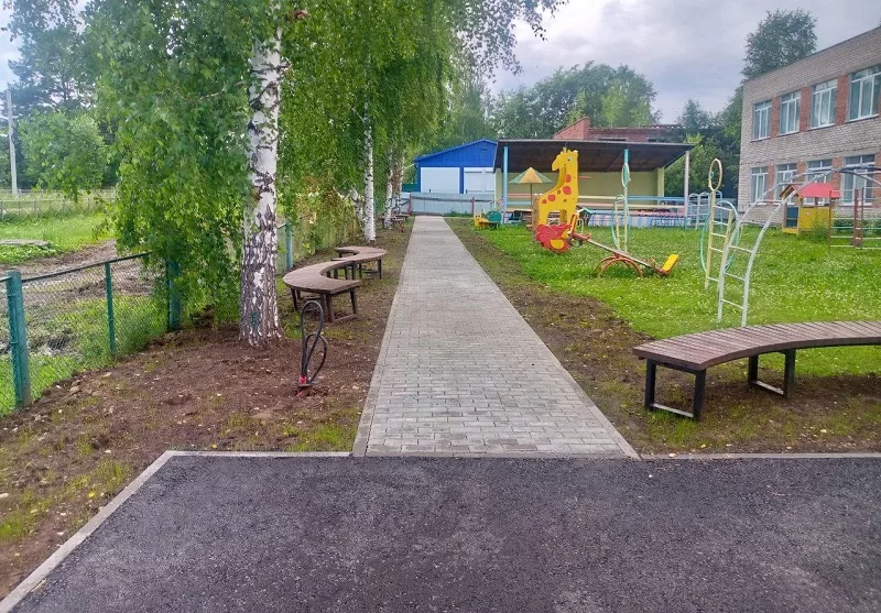Обновление у сельской школы