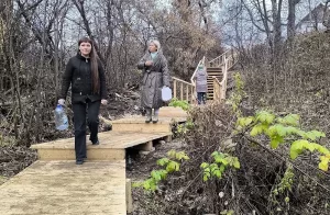 По новой лестнице