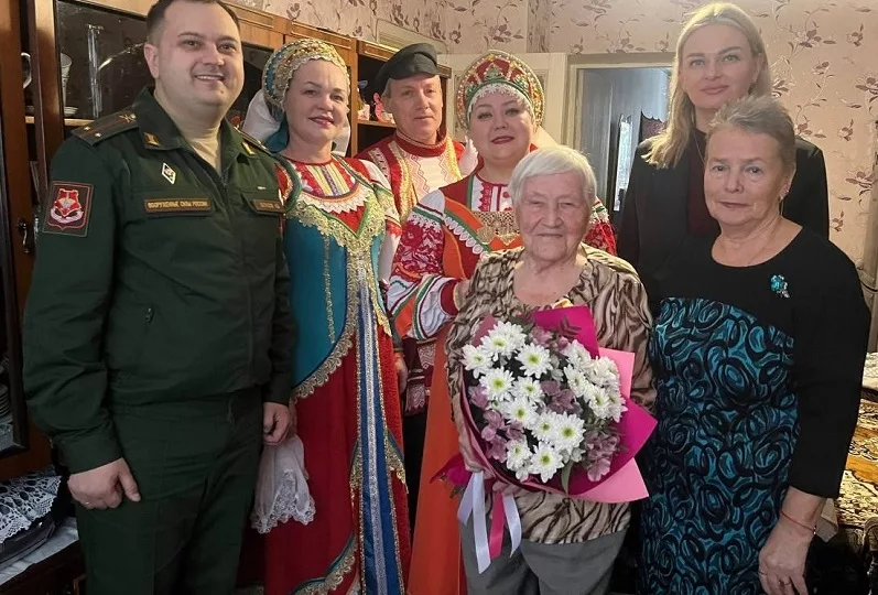 Поздравили труженицу тыла