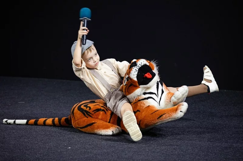 Шестилетний рок-певец