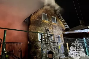 Спасались через окно