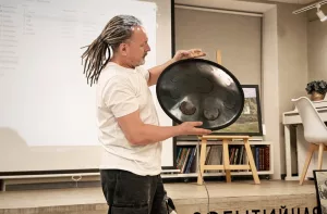 Ложки, барабаны и бубны — в Добрянской библиотеке