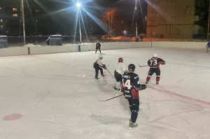 В Добрянке стартовало первенство по хоккею