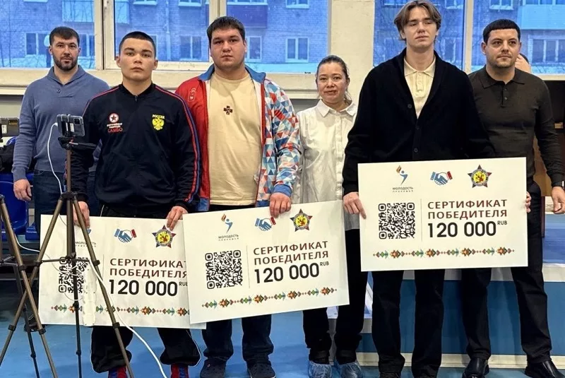 Стипендиат по самбо из Полазны