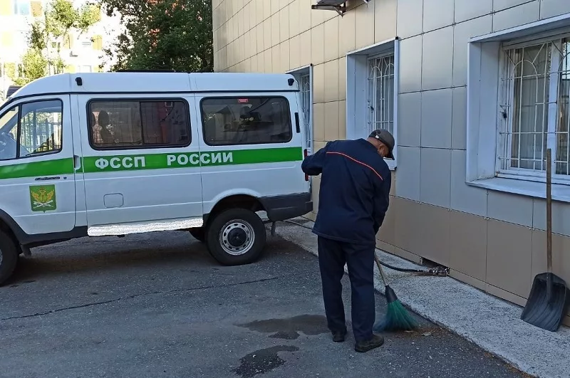 Любитель пьяной езды отправился убирать улицы родного города