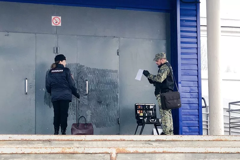 В Добрянке ученик напал на учительницу с ножом