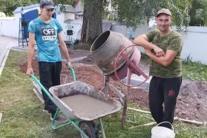 Благоустроили захоронения попечителей храма