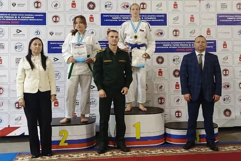 Золото и бронза добрянских дзюдоистов